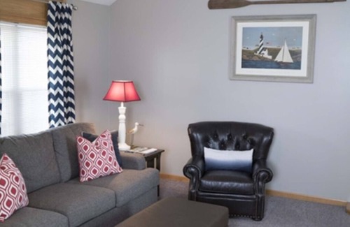 Berlin Cottage | Nautical Dreams Cottage/with Jacuzzi/walk to Main St Berlin