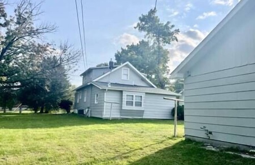 Hamilton House | Nauvoo Area Arts and Crafts Upstairs Apt. Sleeps 6