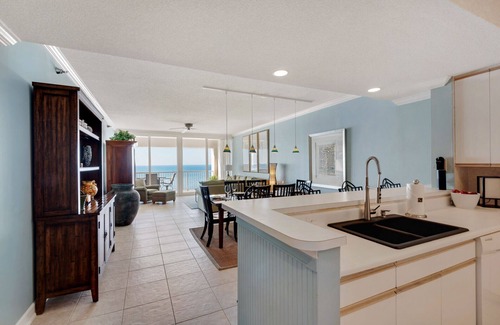 Navarre Beach Condo | Navarre Regency 808: Life is Just Better with Beach Daze & Ocean Waves