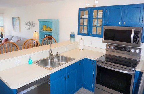 Manistee House | Navigate Manistee for beaches, pools, & outdoor adventure!