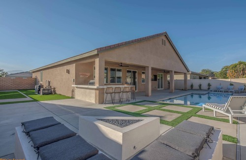 Indio House | Navigate Stays Best Backyard in Indio Pool and Bar