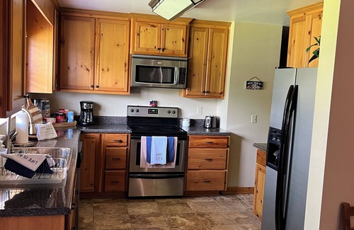 Dadeville Cabin | nCenterport GetAway, Family size cabin. Near restaurants, golf and AU football