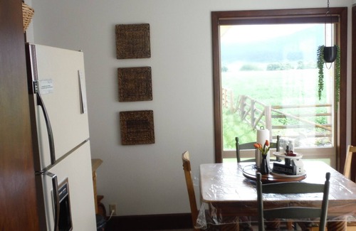 Baker City House | nCharming Vintage Farmhouse With Spectacular Views - sleeps up to 8