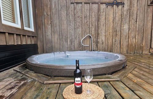 Unorganized Centre Parry Sound Cottage | nCozy waterfront cottage, sandy beach front, sunken hot tub, with putting green.