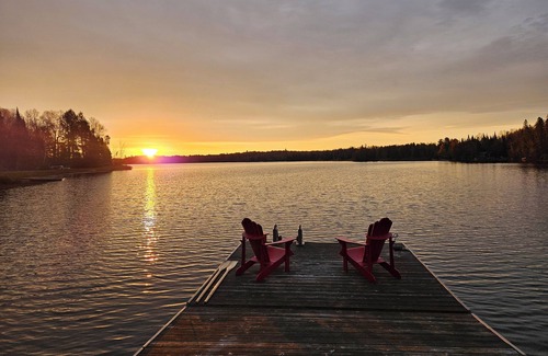 Unorganized Centre Parry Sound Cottage | nCozy waterfront cottage, sandy beach front, sunken hot tub, with putting green.
