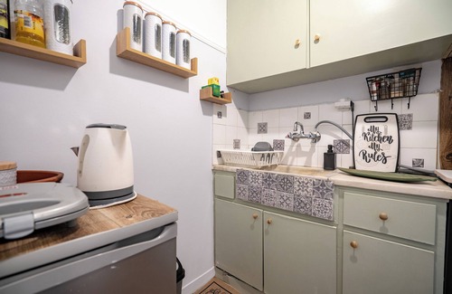 Filadelfeia-Chalkidona Apartment | Nea Filadelfia Studio for 2 by ΜΡS