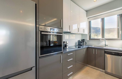Vatolakkos Apartment | Neaira First Floor Apartment With Private Hot Tub
