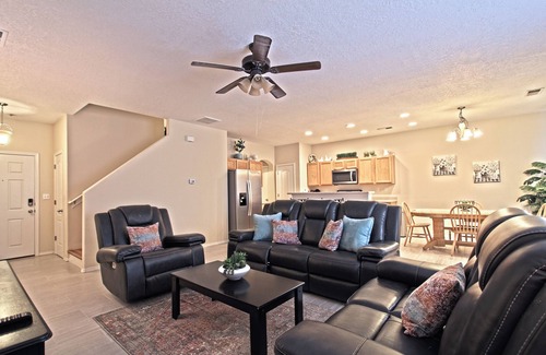 Victory Hills House | Near Airport, University, Stadiums & more. Sleeps 8 by a Premier Partner Host!