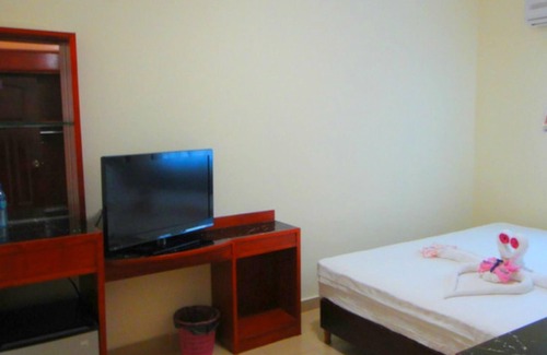 Caye Caulker House | Near Beach Caye Caulker Belize Modern Standard Room 2 Beds AC Wifi Pool-CT