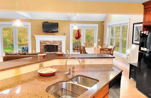 East Harwich House | Near Beaches Bike Trail AC WiFi Lower Cape Escape