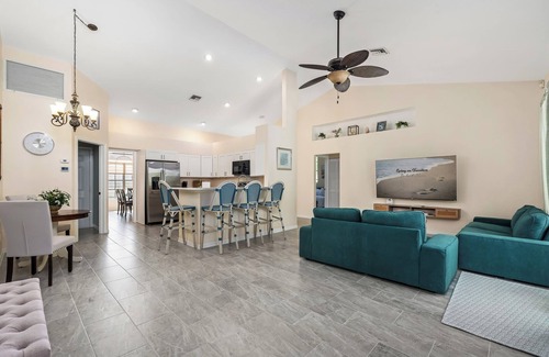 Crown Pointe House | Near Beaches + Downtown Naples-Heated Pool-Pickleball-Game room-Gym
