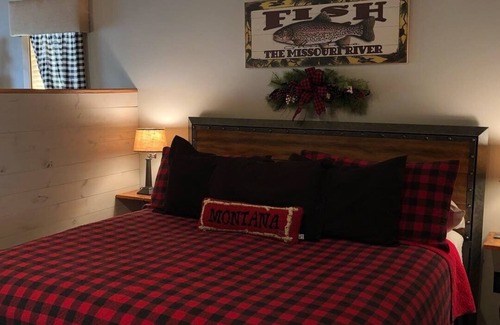 Toston House | Near Bozeman~Modern Rustic Retreat~Private Guest House ~Missouri River