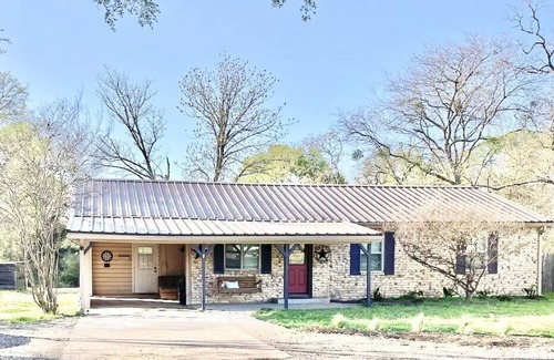 College Station House | NEAR BRAZOS COUNTY EXPO CENTER. ENJOY FRESH AIR AND STARRY NIGHTS.