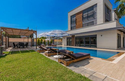 Kadriye Villa | NEAR BY THE LAND OF LEGENDs , 40 M2 PRİVATE POOL VİLLA BATİATUS