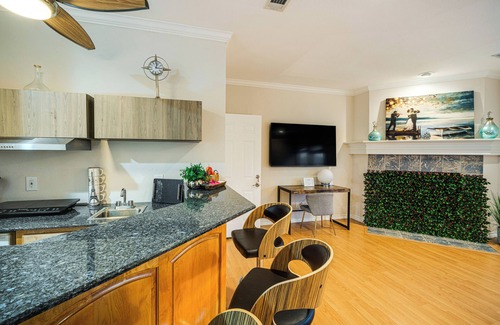 Ellis County Apartment | Near Cedar Hill State Park: Apt w/Pool Access!