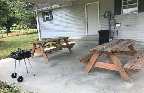 Jamestown House | Near Cumberland River, 12 miles from Wolf Creek Dam, in Creelsboro community