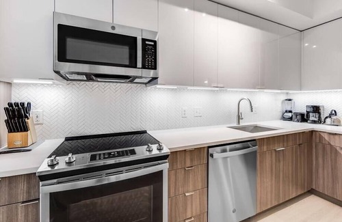 NoMa House | Near DC Attractions | Fitness & Business Center | NoMa