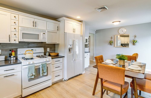 Somers Point Cottage | Near Dog Beach: Somers Point Escape w/Large Yard!