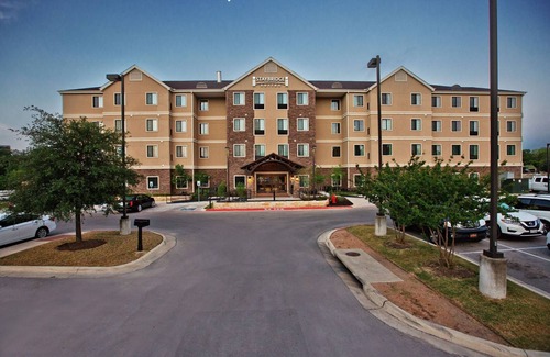 Sweetbriar Apartment | Near Downtown Austin | Free Breakfast Included! King Studio w/Pool Access
