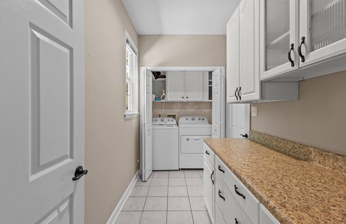 Cary House | Near Downtown Cary and Raleigh - 5 room King beds, walking distance to Bond Park