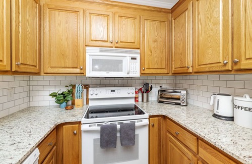 Cary House | Near downtown Cary & RDU. Easy access to Raleigh, Durham and local venues.