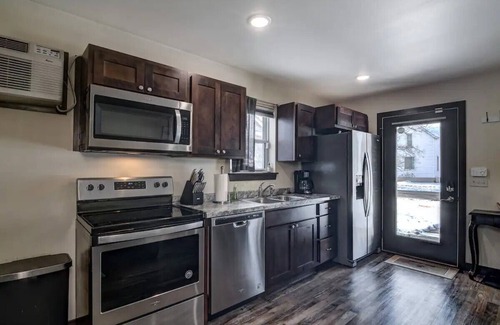 Eau Claire House | Near Downtown*Garage*Parking*Modern