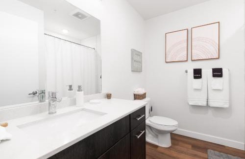 Capitol Hill Apartment | Near Downtown, MOUNTAIN VIBES, GIG Wi-Fi Business