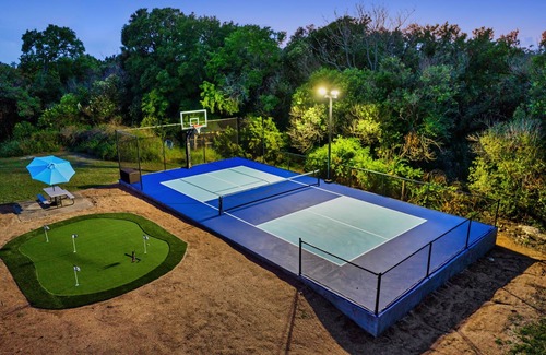 Stoneridge Place House | Near Downtown~Pool on 2 Acres~Pickleball~Sleeps 22