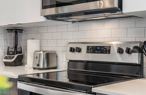 Inglewood Apartment | Near DT in Inglewood » 2 BR » AC » Free Banff #36