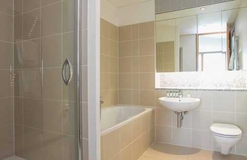 North Wall Apartment | Near Dublin Port 3 Bedroom Apartment With Heating