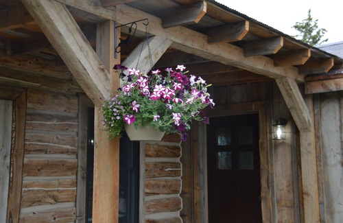 Pendroy Cabin | Near glacier park. Perfect setting for outdoor enthusiasts. Family friendly.
