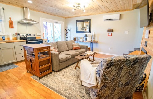 Lake Toxaway Cabin | Near Gorges State Park & Waterfalls, Peaceful & Modern