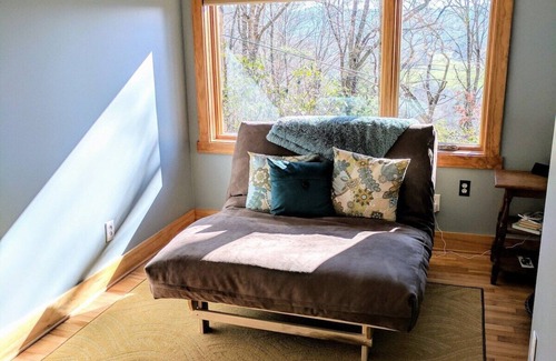 Hendersonville House | Near hiking, Brevard, & HVL; Quiet, convenient with MTN VIEWS