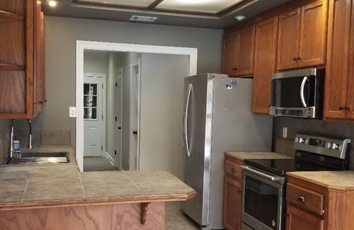 Milton House | Near Hospital & Shopping Centers- 3/2 with pool