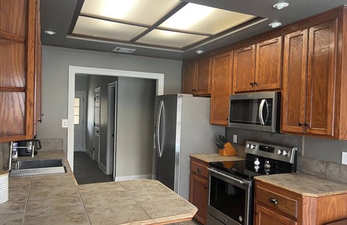 Milton House | Near Hospital & Shopping Centers- 3/2 with pool