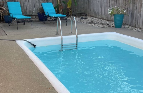 Milton House | Near Hospital & Shopping Centers- 3/2 with pool