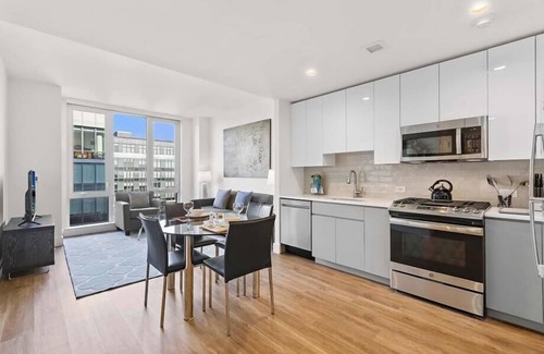 White Plains Apartment | Near Hospitals 2 BR | Pet Friendly w Dog Run