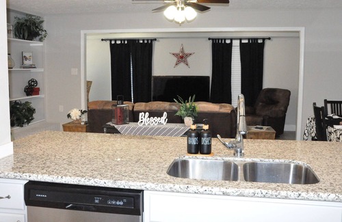 College Station House | Near Kyle Field 3 Bedroom & Two Bath With Outdoor Fire Pit!