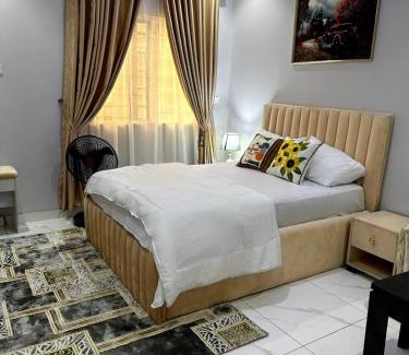Epetu House | Near Lakowe Golf and Lekki FTZ Minutes From Awoyaya with Constant Power, Wi-Fi, Gym by Crystal Stays