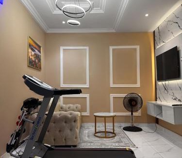 Epetu House | Near Lakowe Golf and Lekki FTZ Minutes From Awoyaya with Constant Power, Wi-Fi, Gym by Crystal Stays