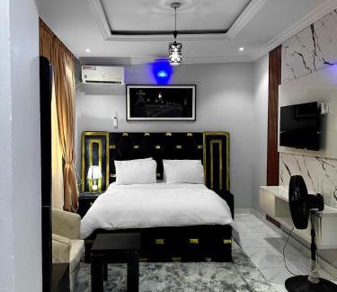 Epetu House | Near Lakowe Golf and Lekki FTZ Minutes From Awoyaya with Constant Power, Wi-Fi, Gym by Crystal Stays