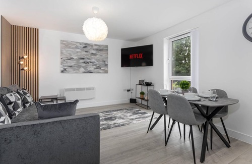 Kirkdale Apartment | Near LFC & Stadiums | W/M | Off-Street Parking