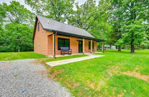 Cave City House | Near Mammoth Cave Family-Friendly Cabin with Patio!