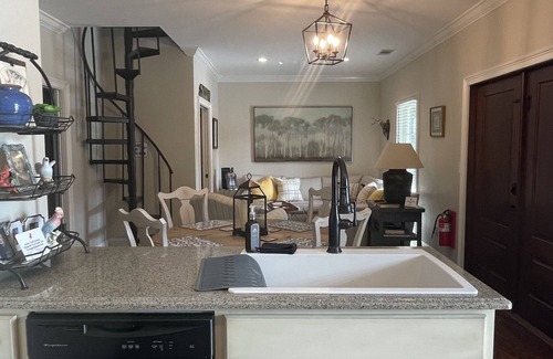 Ramer House | Near Montgomery: Voted Top 1% Best Stay