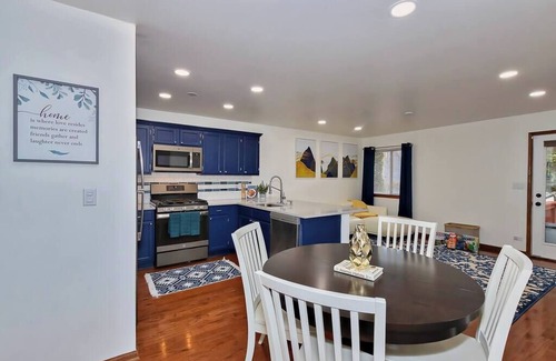 Round Lake Beach House | Near Naval Base! Ranch w Pool Table, Arcade, Netflix!