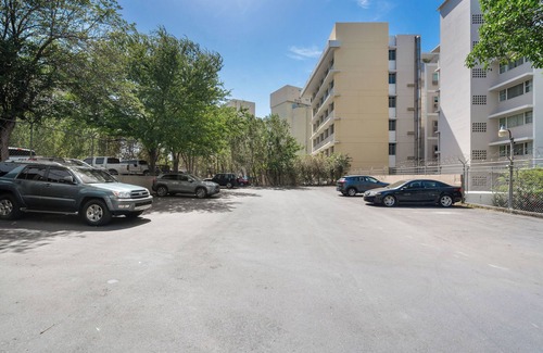 Miramar Apartment | Near Old San Juan & La Placita | Zero-Cost Parking | A/C