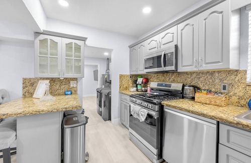 Hollywood House | Near Parks & Casinos: Modern Home in Hollywood!
