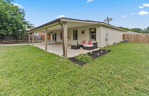 Wetmore House | Near Randolph AFB Relaxing Home Workers Welcome