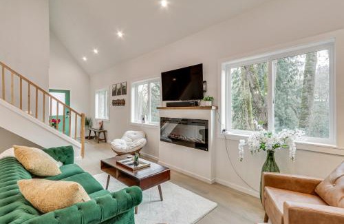 Longview Heights House | Near Rivers and Boating Home with Hot Tub in Longview