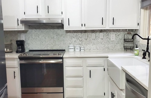 Fletcher House | Near Sierra Nevada & Biltmore n4BR/2BA 1 minute to Asheville Airport/Ag Center.